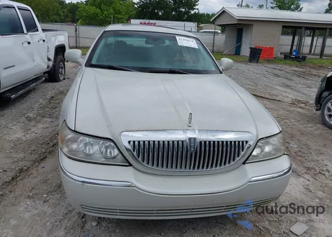 2004 Lincoln Town Car Ultimate из США, поврежденный, VIN 1LNHM83W64Y683461